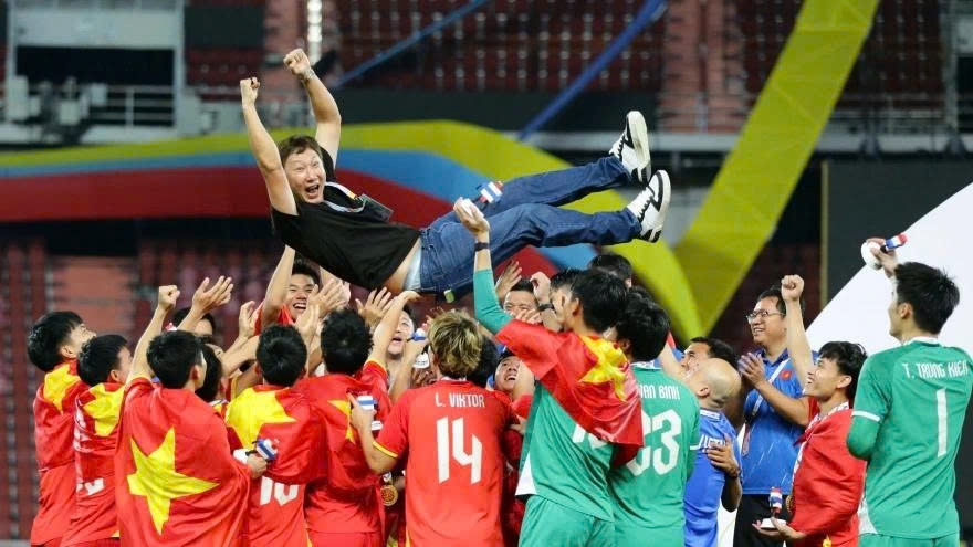 Coach Kim Sang-sik eyes historic milestones with Vietnamese football